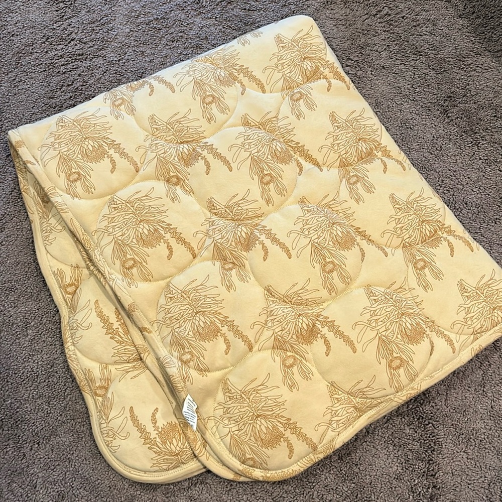 Kate Quinn tan protea organic cotton quilt